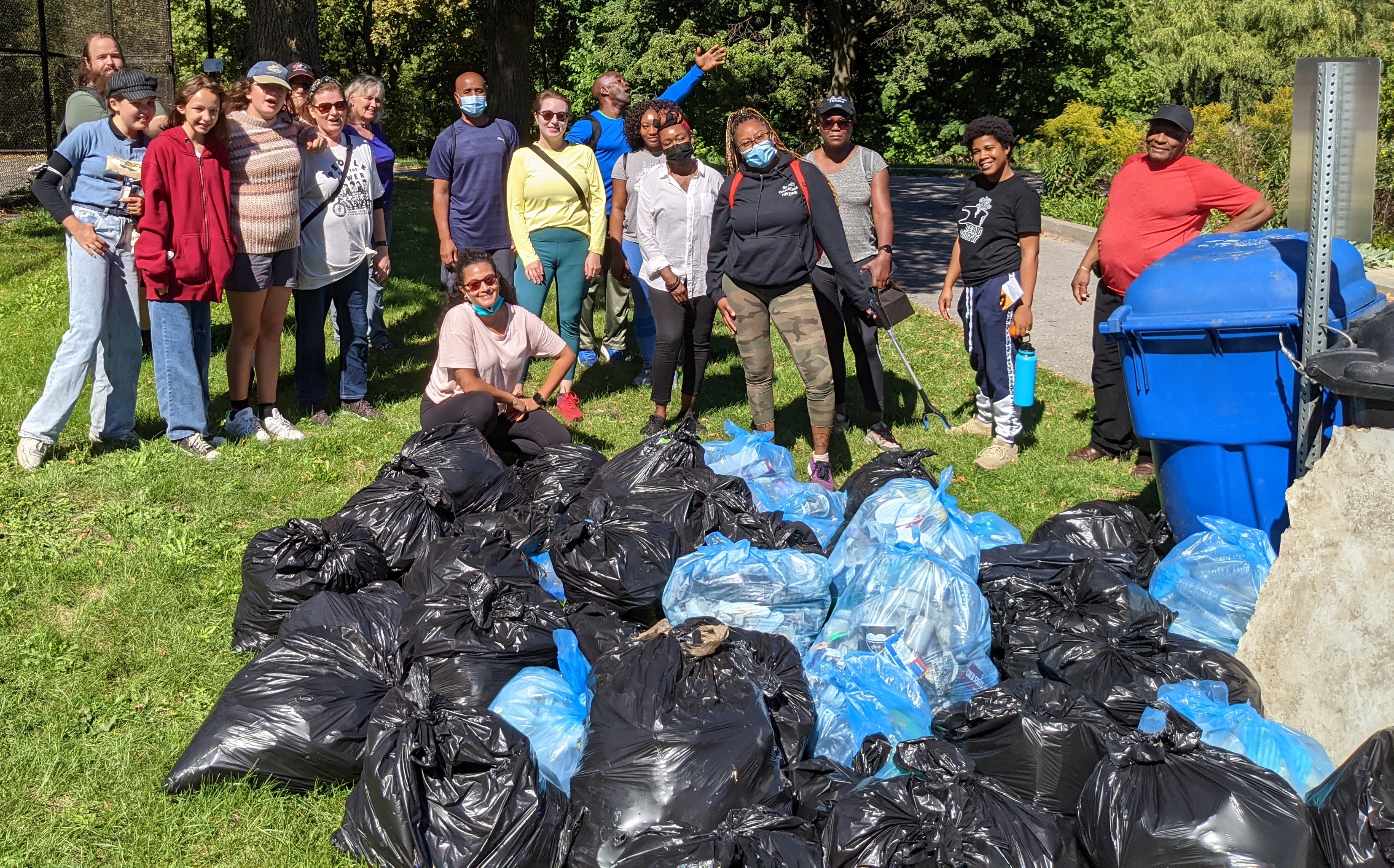 humber river pals group picture with trash